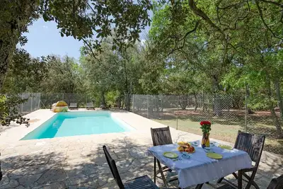 Image de Merveilleuse maison de vacances privée avec piscine privée, Tv, patio, animaux admis et parking