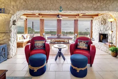 Image de Nouveau! Beachfront Indialantic House w \/ Top commodités