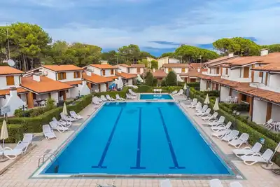 Image de Agréable appartement pour 5 personnes avec climatisation, piscine, Wifi, Tv et terrasse