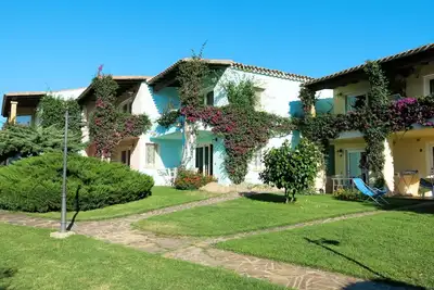 Image de Agréable appartement avec climatisation, piscine, Wifi, Tv, terrasse, animaux admis et parking