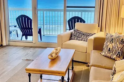 Image de Magnifique condo en bord de mer. Unité 709. Entièrement rénové en janvier 2020!