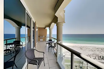 Image de Condo Beach Resort avec balcon privé. Accès à toutes les commodités du complexe!