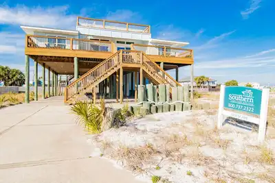 Image de Maison privée avec vue sur la plage. Plan d'étage ouvert énorme. Grand balcon et toit Dck
