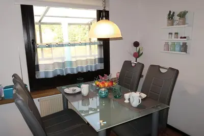 Image de Agréable appartement dans une maison de vacances avec piscine, Tv, terrasse et animaux admis