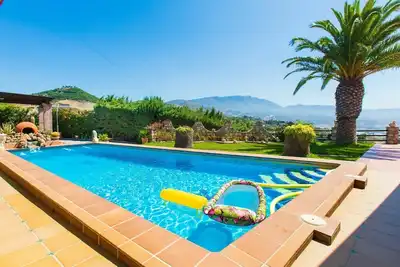Image de Maison de vacances privée avec piscine privée, climatisation, Wifi, Tv, terrasse, parking