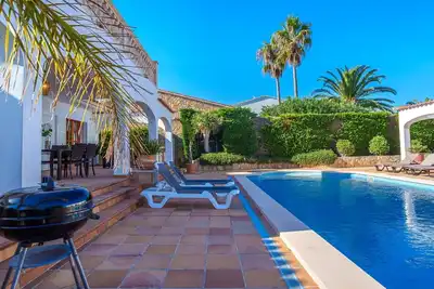 Image de Confortable appartement pour 4 personnes avec Wifi, piscine, Tv, terrasse et parking