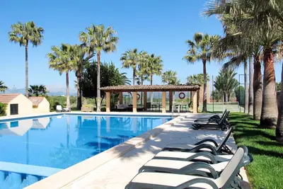Image de Joli appartement dans une maison de vacances avec Wifi, piscine, climatisation, Tv, patio et parking