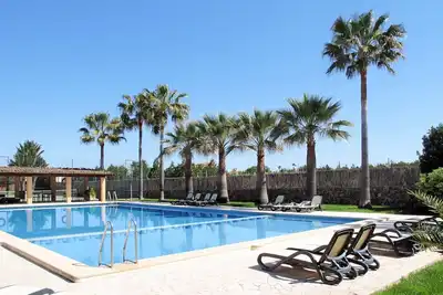 Image de Appartement dans une maison de vacances avec piscine, climatisation, Wifi, Tv, patio, parking
