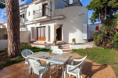 Image de Merveilleuse maison de vacances privée pour 6 personnes avec Tv, terrasse et parking