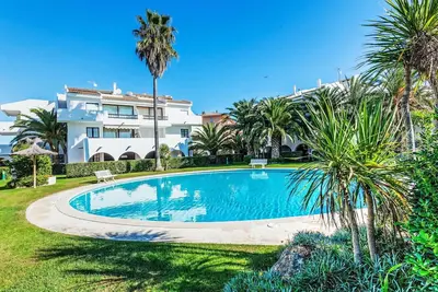 Agréable appartement pour 4 personnes avec Wifi, piscine, Tv, terrasse et parking