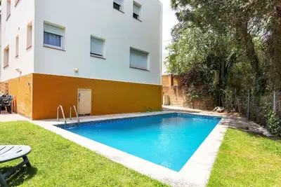 Belle maison de vacances privée avec Wifi, piscine privée, Tv, patio, animaux admis, parking
