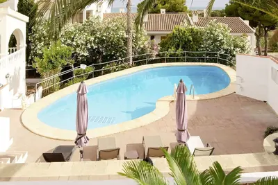 Image de Merveilleuse maison de vacances privée pour 4 personnes avec piscine privée, Wifi, Tv et terrasse