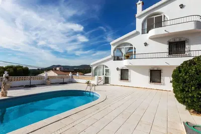 Image de Joli appartement pour 4 personnes avec piscine, Wifi, Tv, balcon, animaux admis et parking