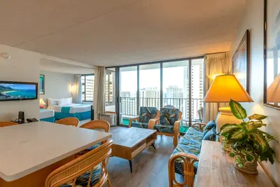 Image de Block to Beach! Koko Resorts at the Waikiki Banyan 22nd Floor Pool View, Free parking & Wifi