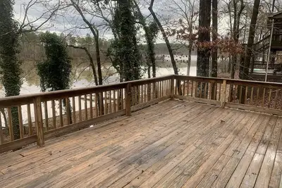Image de Maison Lay Lake, la vie est meilleure sur le lac