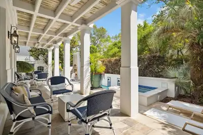 Image de Piscine privée chauffée! À quelques pas de la place Rosemary Beach! À quelques pas de la plage!