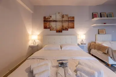 Image de Haut pour le tourisme | Studio au 4ème étage | véranda!