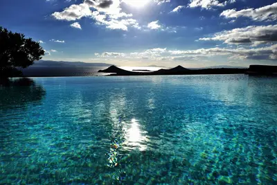 Image de Villa Acqua · Magnifique villa avec piscine, vue imprenable sur la mer, héliport!
