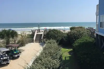 Image de Maison face à l'océan récemment mise à jour avec quelques sm. vue sur le coucou, à quelques pas de la plage