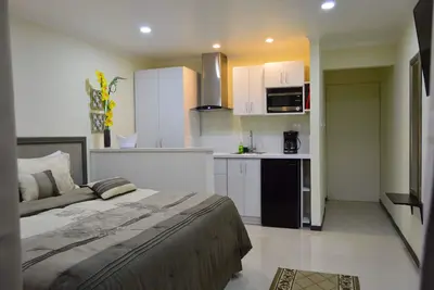 Image de Nouvelle suite moderne Palm Beach à 6 minutes à pied de la plage