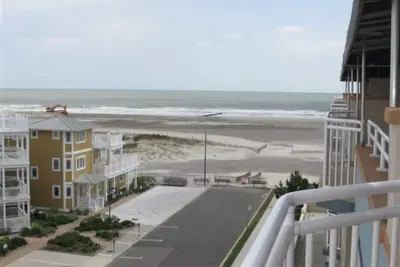 Image de Profitez de vos vacances dans notre luxueux condo au bord de l'océan Royal Beach Condominium