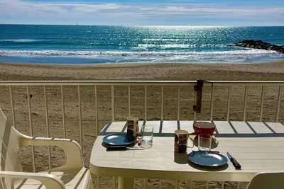 Image de Joli studio climatisé - wifi- vue mer et accès direct plage