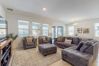 Image de Maison acceptant les chiens avec piscine privée, spa et station balnéaire / rivière paresseuse!