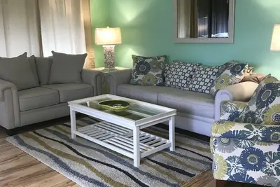 Image de Adorable Condo 2br \/ 2ba Dans Un Cadre De Station SÉCURISÉ Et Calme