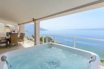 Image de Appartements Hope (Dugi Rat) - Appartement 3 Chambres avec Terrasse et Vue sur la Mer