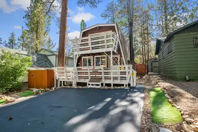 Image de A Beary Happy Cabin - 2br / 1ba / WiFi / Smart Tv / Gratuit Ski / Board Rental