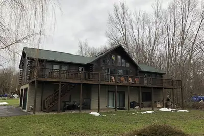 Image de Maison en bois rond de 5 chambres sur le lac Chautauqua