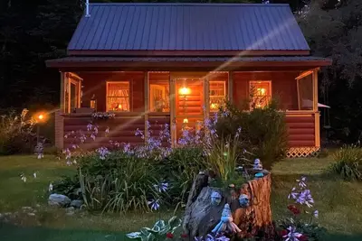 Image de Adirondacks, Ny Tiny Whimsical House/Cabin Sleeps 8 w/Wi-Fi and all amenities!