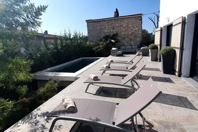 Image de Villa classée 5 étoiles Les Pierres d'Antan avec piscine et jacuzzi