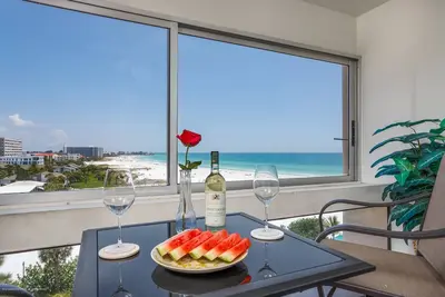 Image de Nouvelle liste sur la plage privée avec accès privé, vue complète sur la plage depuis le 7e étage, piscines, tennis, salle de sport