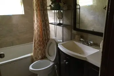 Image de Bel appartement de 2 chambres, 2 salles de bain complètes sur l'île