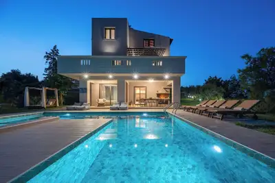 Image de Villa neuve Olvini, piscine privée, idéale pour famille, design moderne