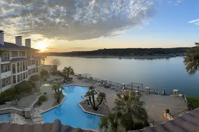 Image de Luxury Lake Travis Waterfront Villa with Spectacular Sunset Views