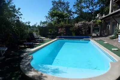 Image de Agréable maison au milieu des chênes avec piscine. Aux pieds des Cévennes.