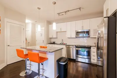 Image de Luxe Dilworth 1br ◉ Gym ◉ Balcon Parking Parking gratuit