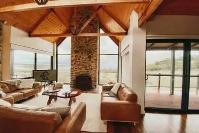 Image de Nouveau! Villa tout simplement magnifique avec une vue incroyable à 360 degrés!