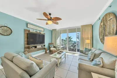 Image de Il est temps de se détendre à l'heure standard de l'île! Condo d'angle sur cour