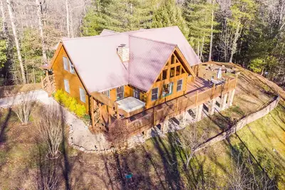 Image de Mill Creek Point - Un rêve dans les gorges de la rivière Rouge! 12 couchages, bain à remous, wifi, salon extérieur -