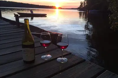 Image de Waterfront Cottage sur le lac Northwood avec plage et quai