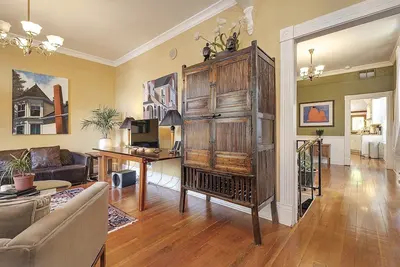 Image de 5br \/ 3bth élégante maison du centre-ville Nw, idéal pour les familles ou les grands groupes