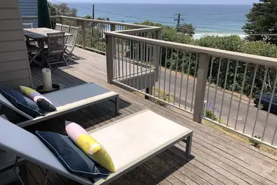 Image de La maison de plage familiale par excellence surplombant la plage MacMasters.