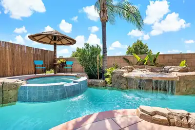 Image de Blue Lagoon Oasis - Pool - Firepit - Close to Wineries