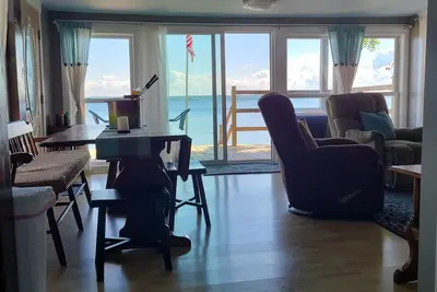 Nouvelle Location En Construction Pour La Saison De Vacances 2020! Pas de marches, marchez jusqu'au lac!