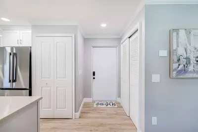 Image de Blind Pass Condominium Unit D106