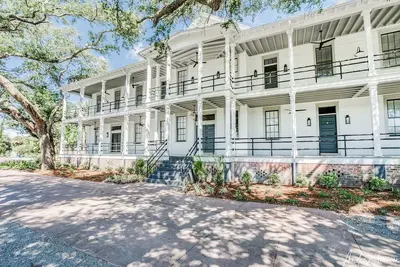 Image de Hébergement de luxe de sept unités sur la plage nord de Tybee