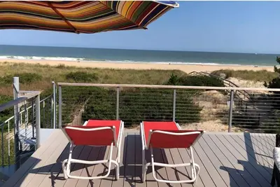Image de ACTIVITÉS Quotidiennes Gratuites! Magnifiquement décoré et charmant 4 chambres en bord de mer plus loft, 4. 5 salles de bain dispose de deux suites parentales avec salles de bains.